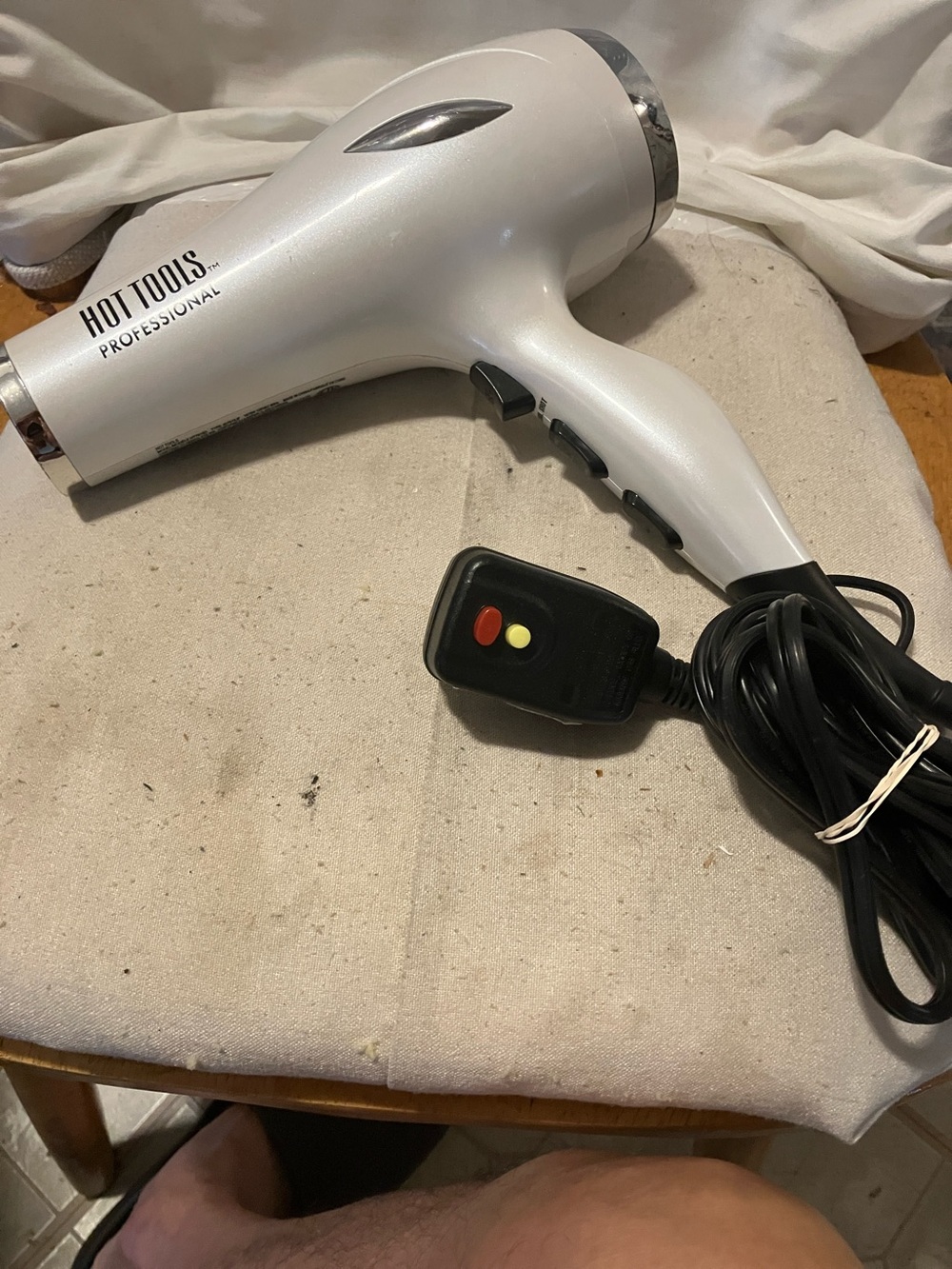 Like new , probably used once Interteck Hot Tools professional blow dryer. Has